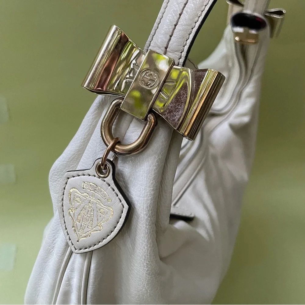 Vintage cream/gold Gucci Duchessa leather shoulder bag